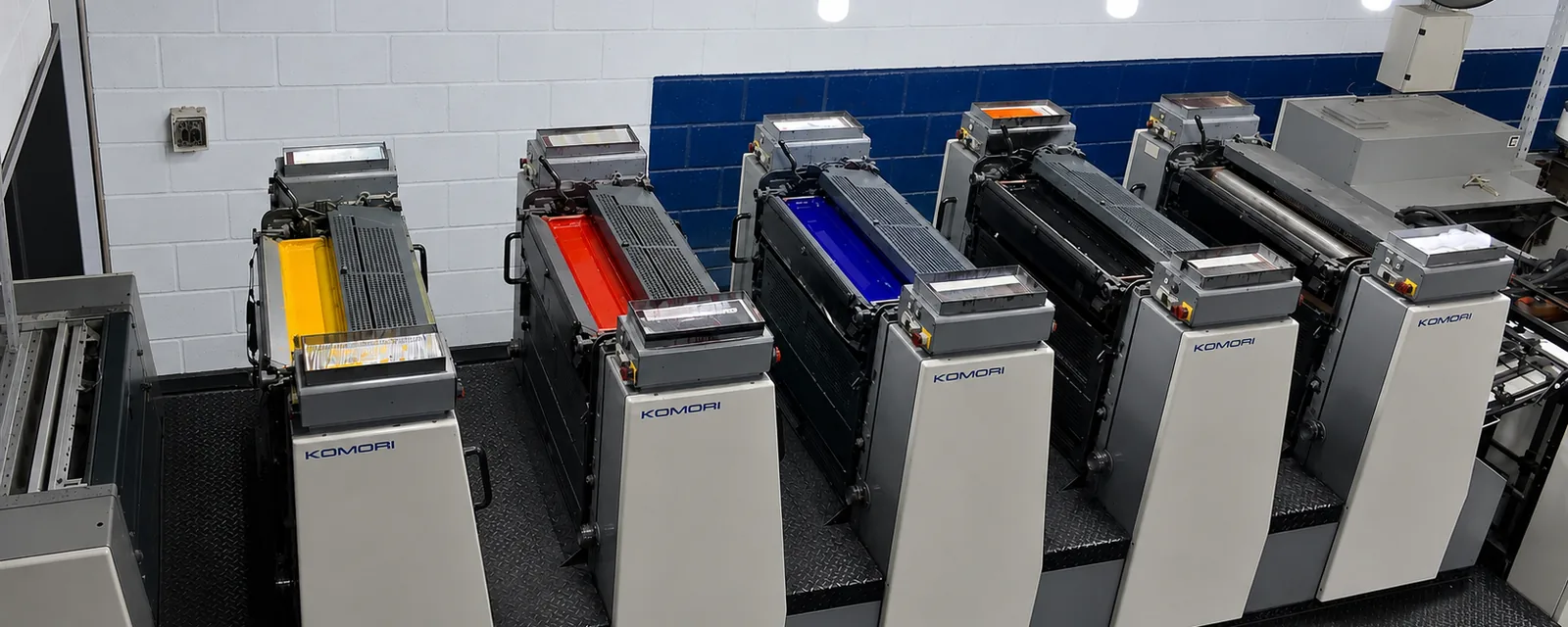 Corpos de impressão offset com tintas de diferentes cores